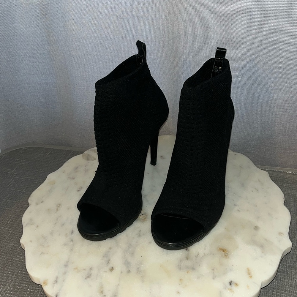 Peep toe Calvin Klein black high heels